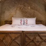 Kayata Cave Special Class Hotel